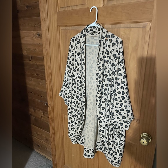 Cabana by Crown and Ivy - Cheetah print cardigan - Picture 2 of 3